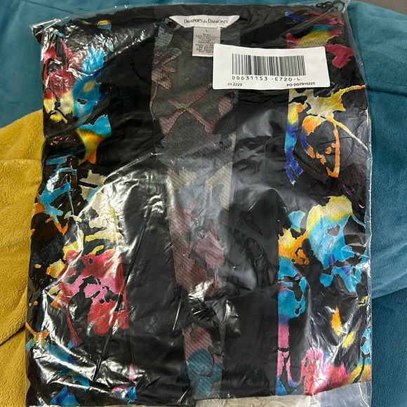 Draper’s & Damons Large colorful floral fringe bottom top - Picture 2 of 16